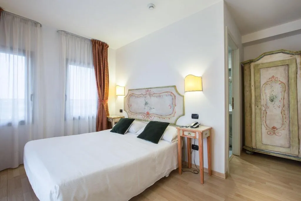 Room, Ariston, Venice
