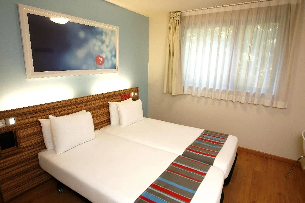 Room STANDARD Room, Travelodge Barcelona Poblenou, Barcelona