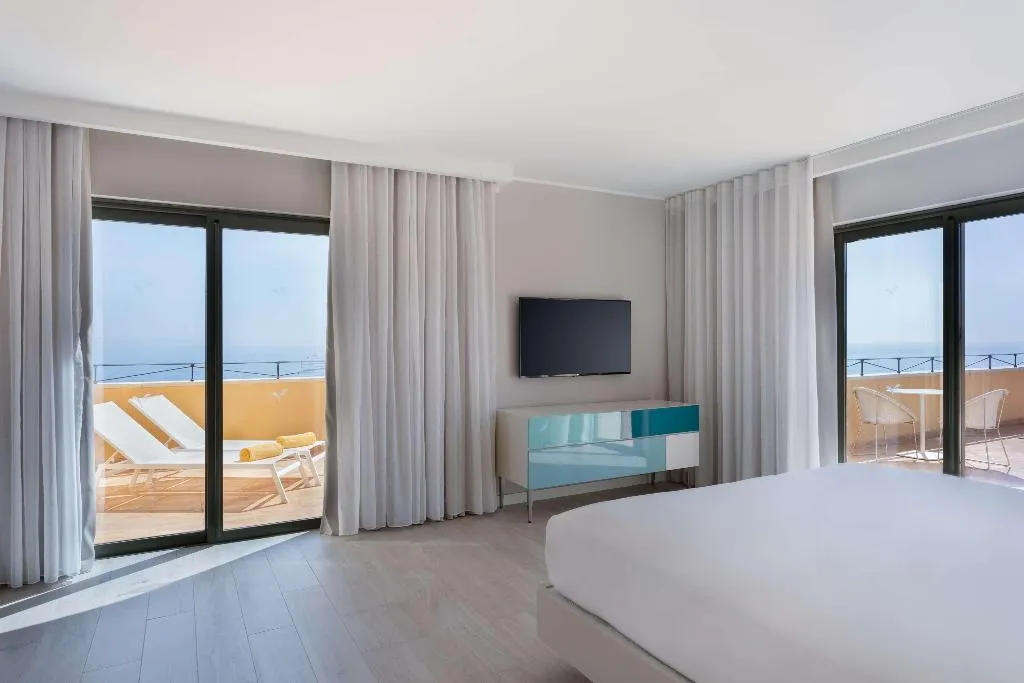 SUITE STANDARD Room, Hilton Malta, Malta