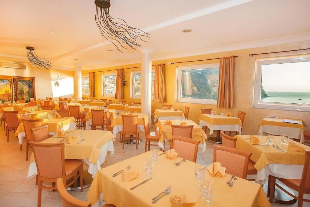 Restaurant, Capizzo, Naples