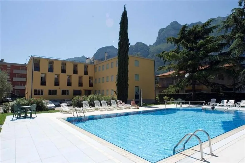 Pool, Gardesana, Milan
