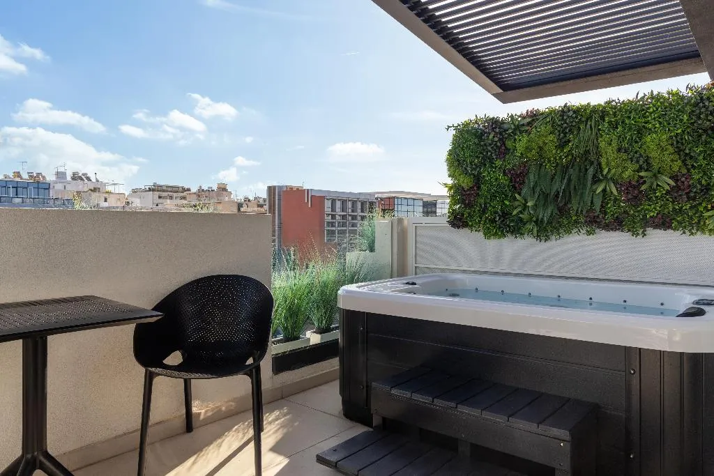 DOUBLE DELUXE QUEEN BED Room, Hilton Garden Inn Athens Syggrou Avenue, Athens