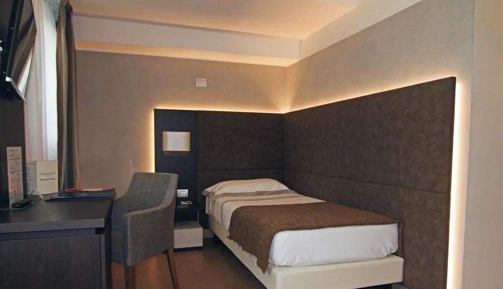 SINGLE STANDARD Room, Hotel Como, Milan