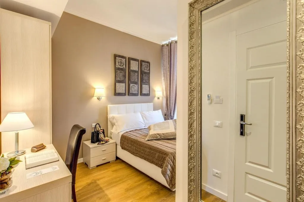 Room, The Bridge Suites, Rome