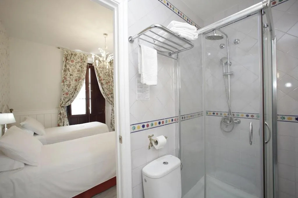 Room, Puerta de Sevilla, Seville