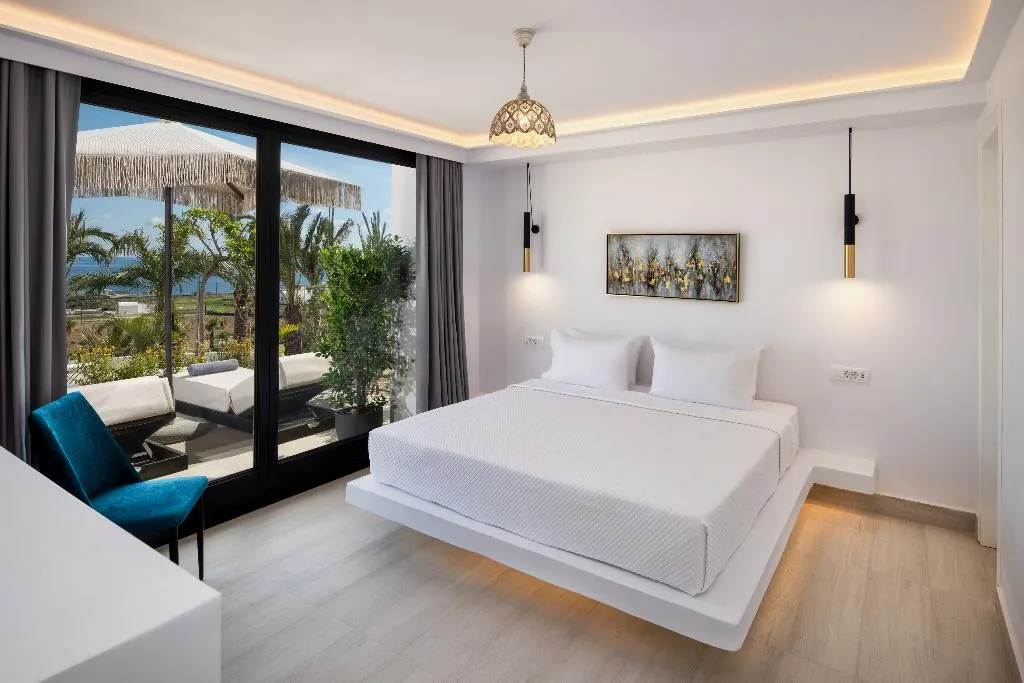 SUITE TWO BEDROOMS Room, Palm Island Suites, Santorini