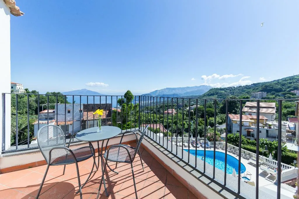 DOUBLE POOL VIEW Room, Hotel Jaccarino, Naples