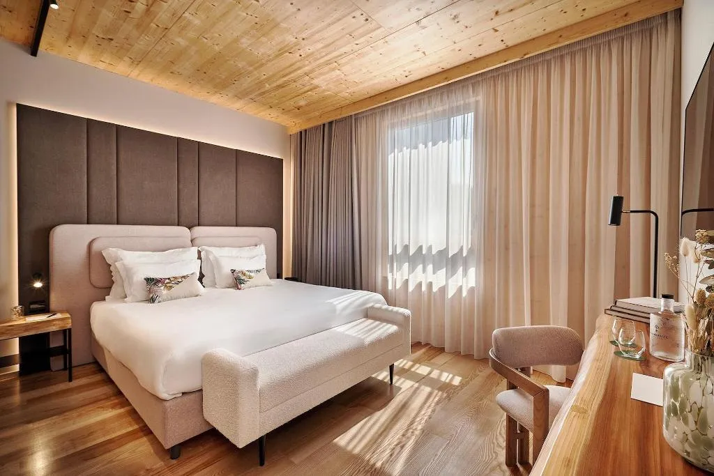 Room, The Log Porto Hotel, Porto