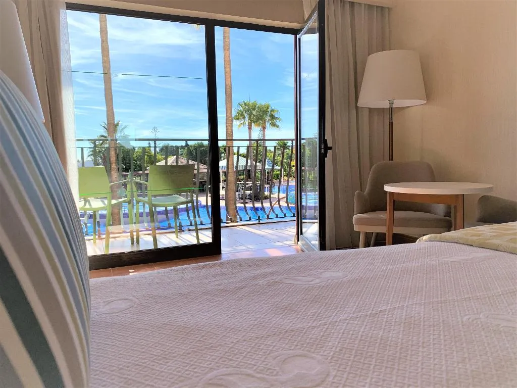 TWIN DELUXE POOL VIEW Room, Hotel Baia Grande, Algarve