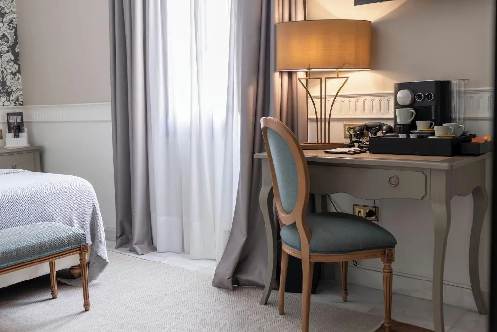 DOUBLE KING SIZE BED Room, Gravina 51, Seville