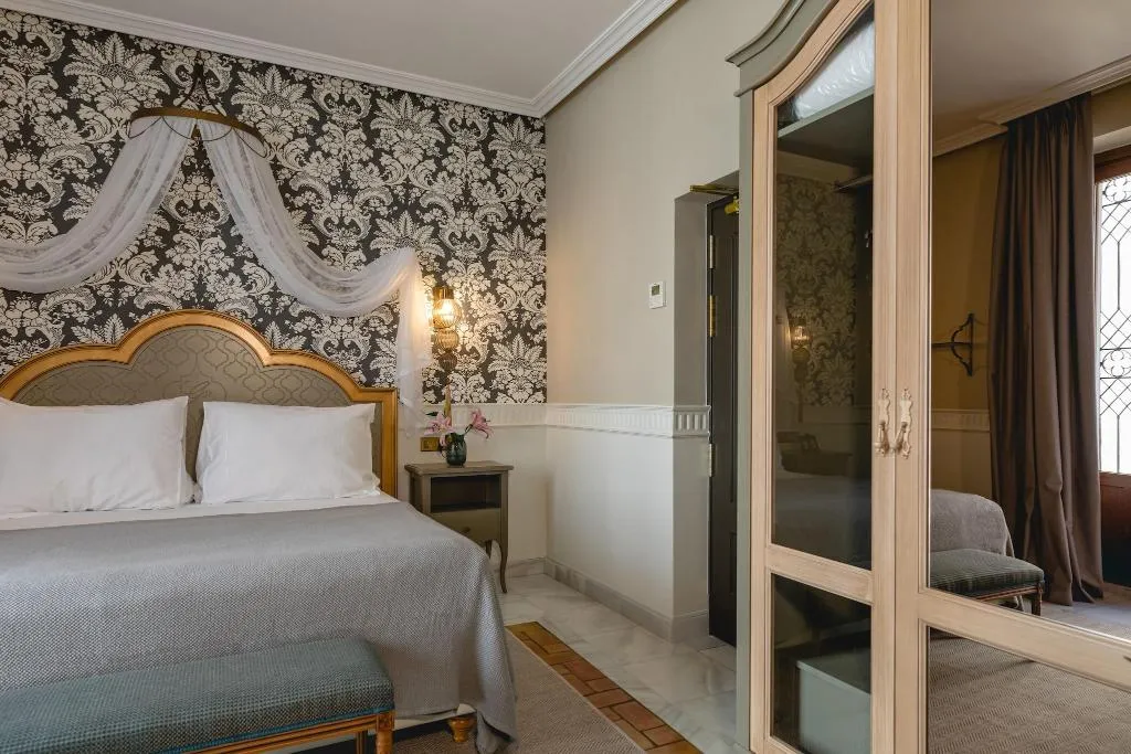 DOUBLE DELUXE KING BED Room, Gravina 51, Seville