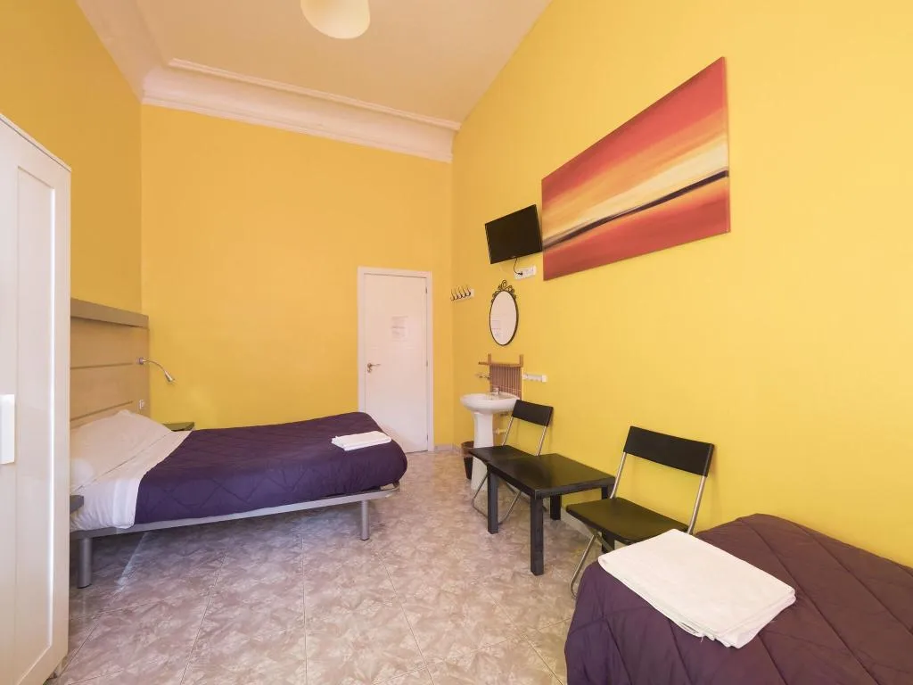 Room, Hostal Apolo Xi, Madrid