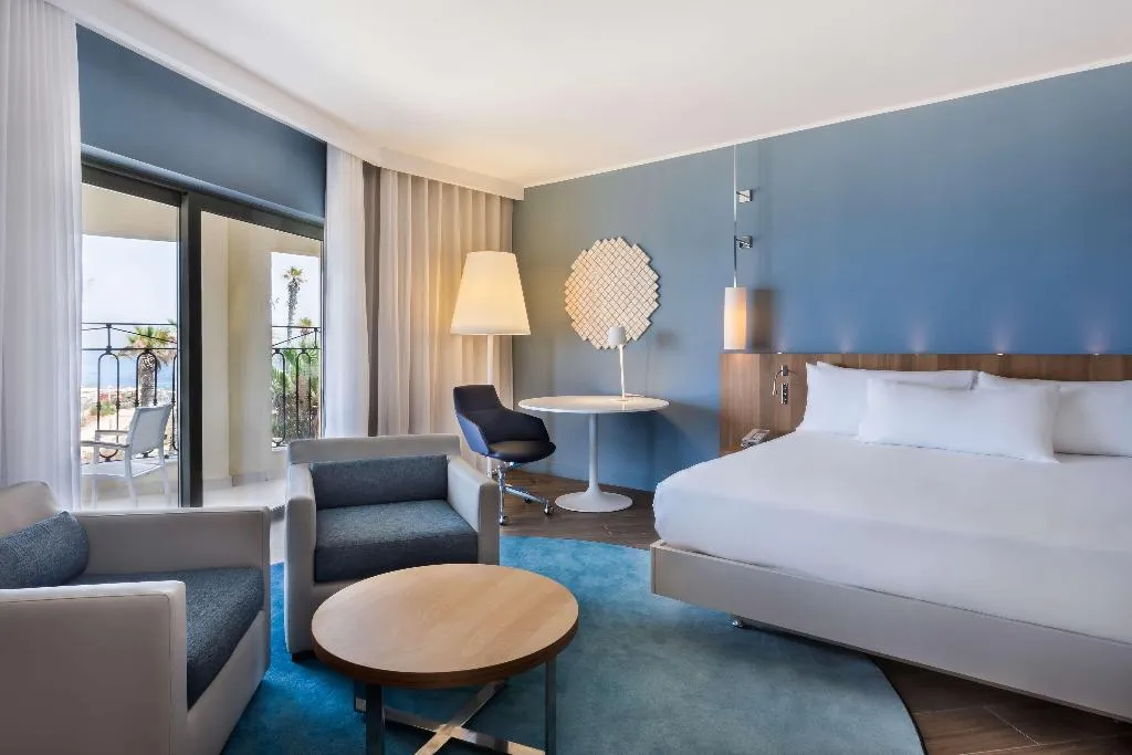 SUITE STANDARD Room, Hilton Malta, Malta