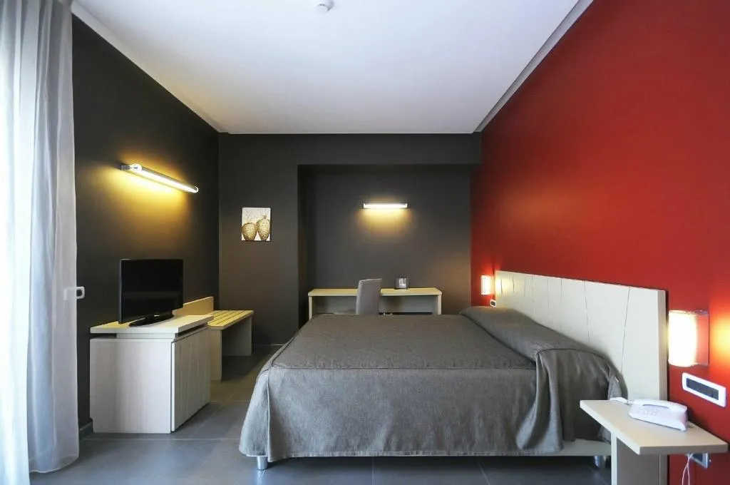 DOUBLE BASIC Room, Sunrise Hotel, Naples