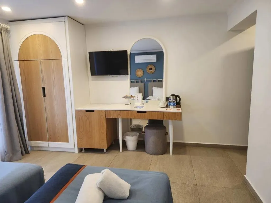 Room THREE BEDS Room, ParkHotel Rooms & Apart, Antalya