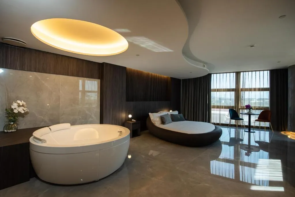 Double or Twin EXECUTIVE CITY VIEW Room, Gold Tower Lifestyle Hotel, Naples