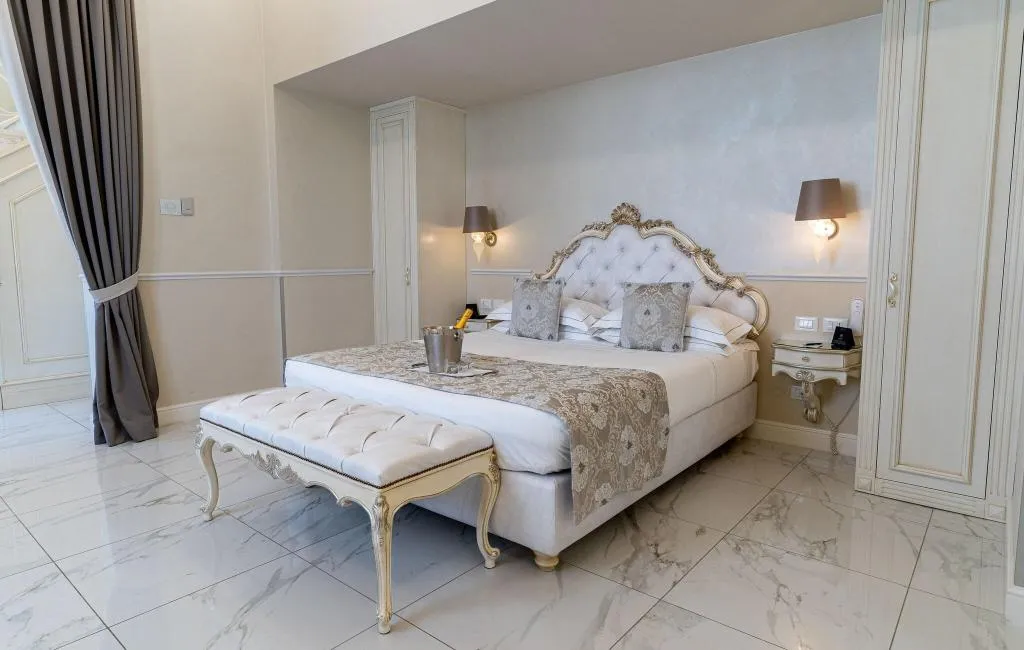 SUITE DELUXE Room, The Moon Boutique Hotel, Florence
