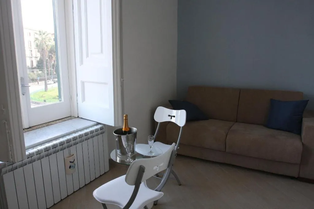 Room, Base Napoli B&B, Naples