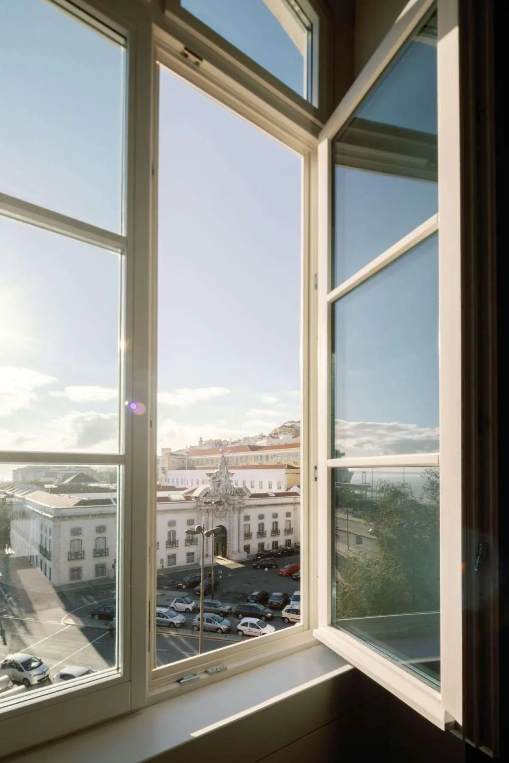 SUITE RIVER VIEW Room, The Editory Riverside Santa Apolonia Hotel, Lisbon