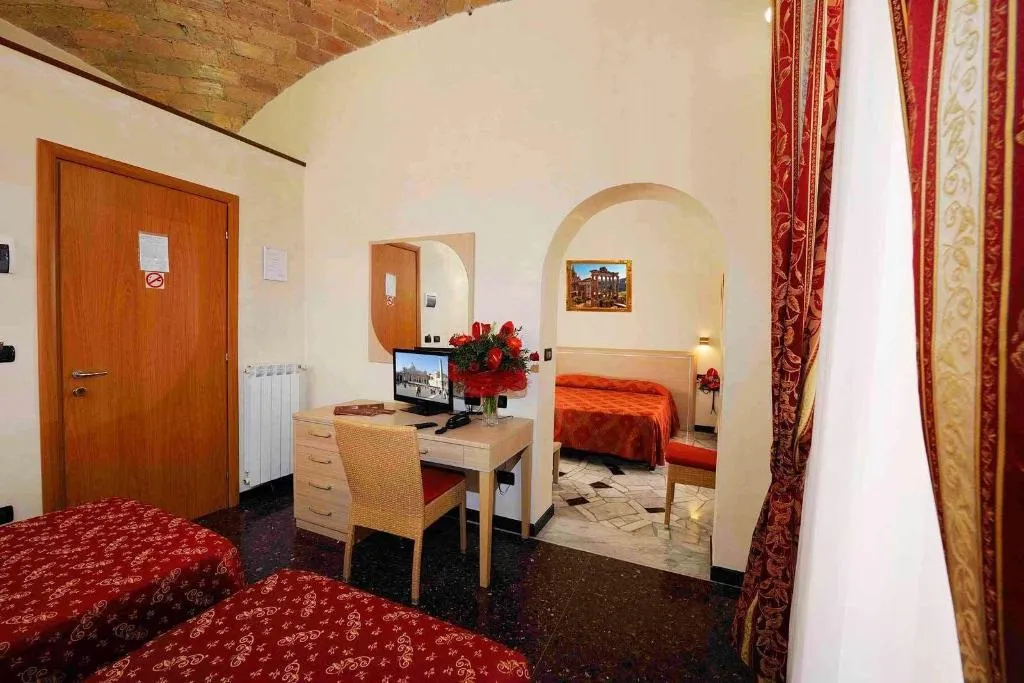 Room, Hotel Campidoglio, Naples