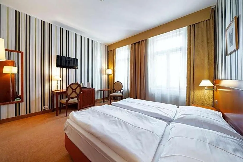 Room, Hotel Raffaello, Prague