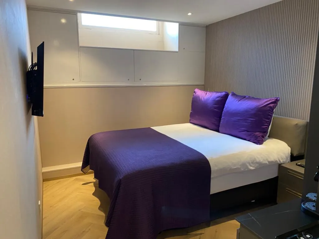 DOUBLE basement Room, Sebastians, Amsterdam