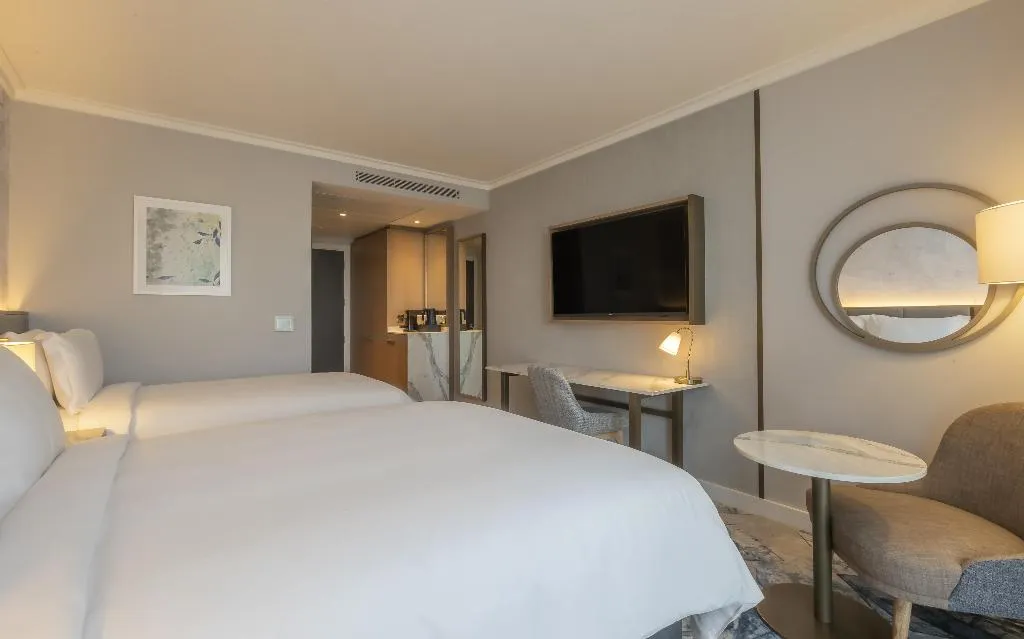 TRIPLE DELUXE Room, Hilton Dublin Charlemont, Dublin