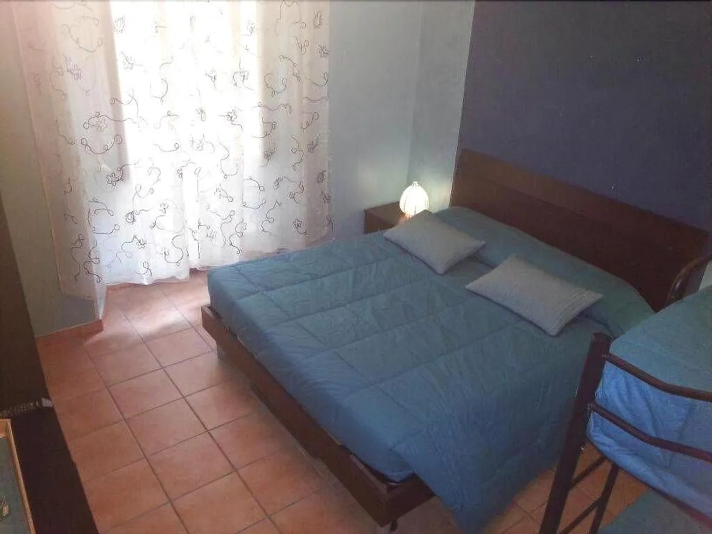 Room, Aloha, Naples