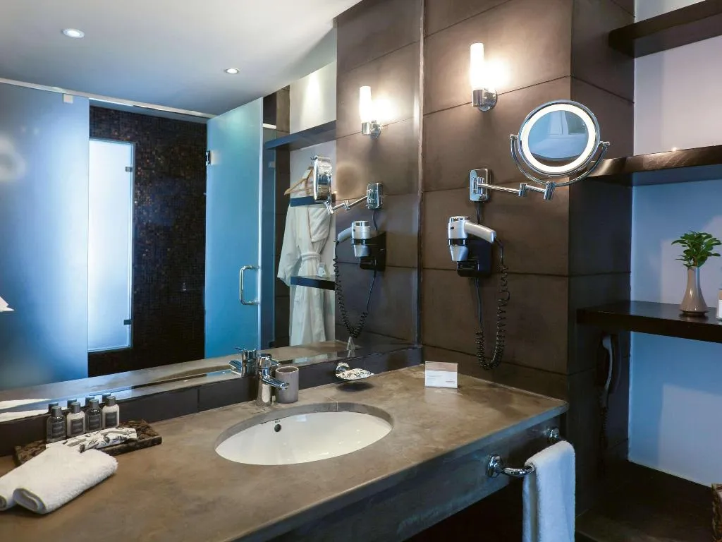SUITE DELUXE LAKE VIEW Room, Movenpick Hotel Gammarth Tunis, Tunisia