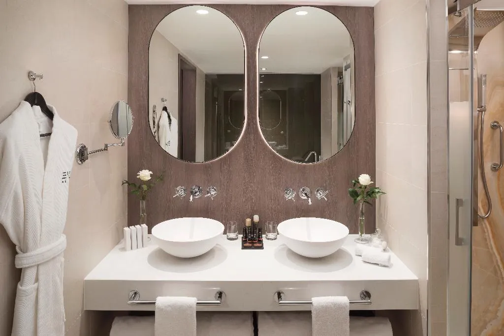 JUNIOR SUITE STANDARD Room, Melia Castilla, Madrid