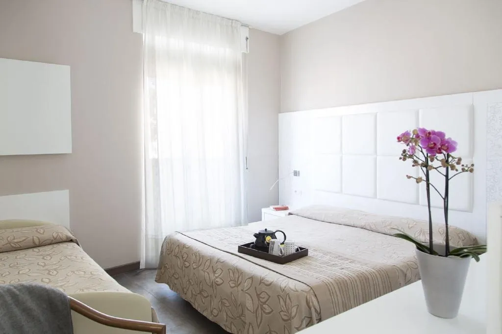 Room, Primavera, Milan
