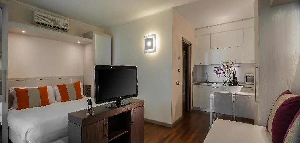 STUDIO CAPACITY 1 Room, Ramada Plaza Milano Hotel, Milan