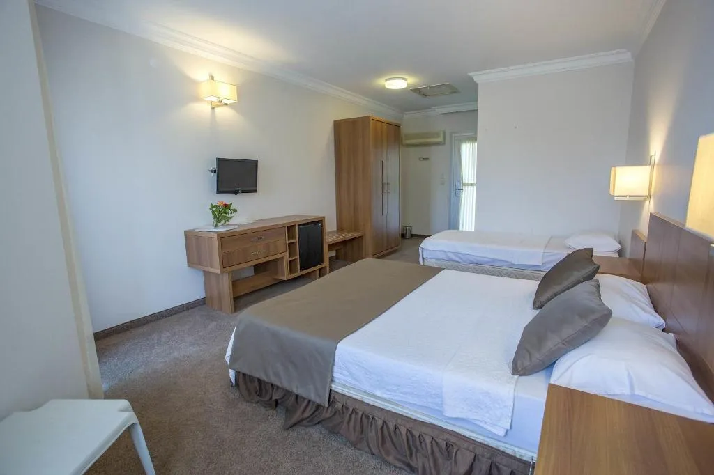 Room, Melis, Izmir