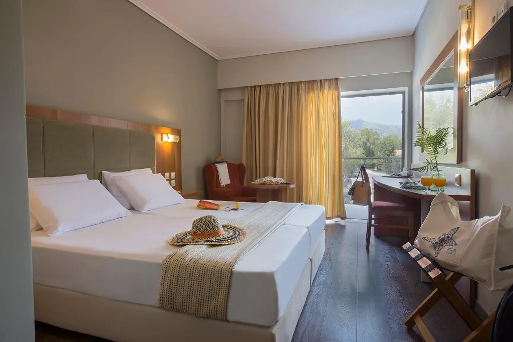 TRIPLE GARDEN VIEW Room, Golden Coast, Athens