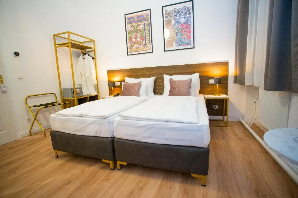 DOUBLE CLASSIC Room, Pension Central Self check in, Vienna