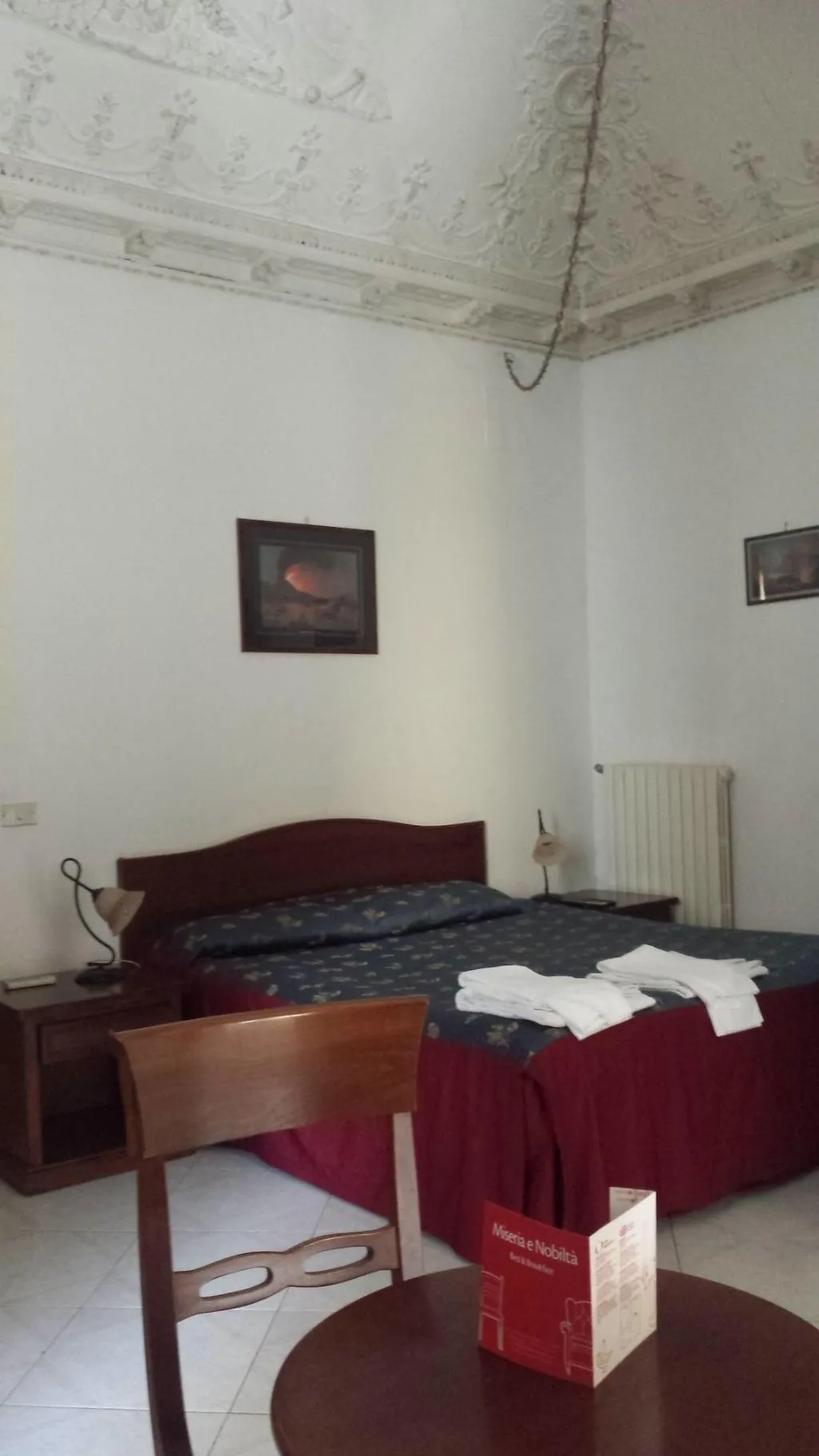 Room, Miseria e Nobiltà, Naples