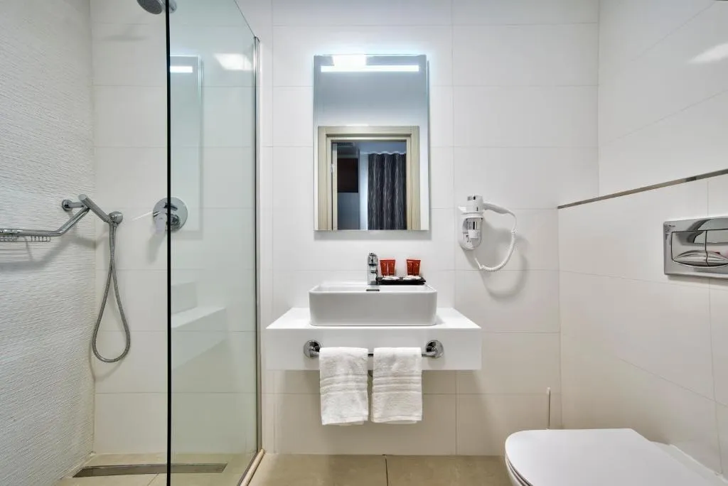Double or Twin STANDARD Room, Mayflower Hotel, Malta