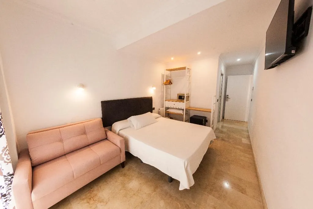 Double or Twin STANDARD Room, Abril, Costa Del Sol