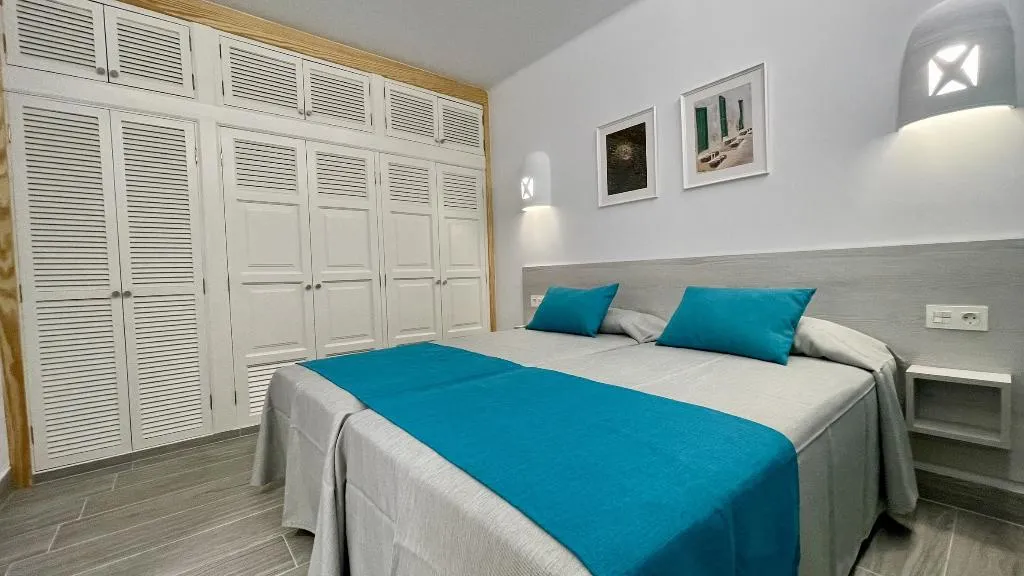 BUNGALOW CAPACITY 6 TWO BEDROOMS Room, Palmeras Garden, Lanzarote