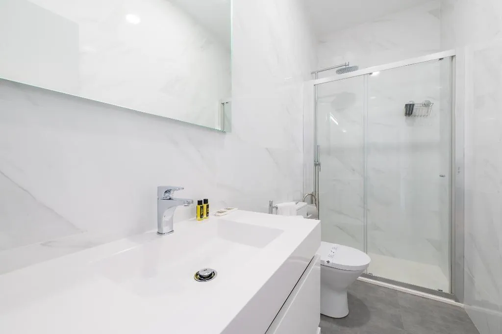 APARTMENT PENTHOUSE Room, Via Augusta 129, Lisbon