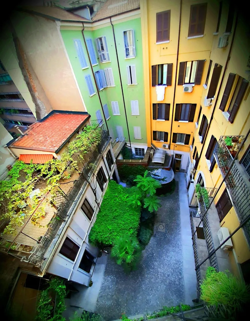 Room, Room Inn, Milan