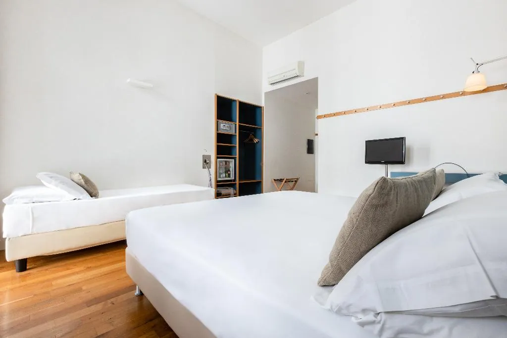 TRIPLE STANDARD Room, Piazza Bellini, Naples