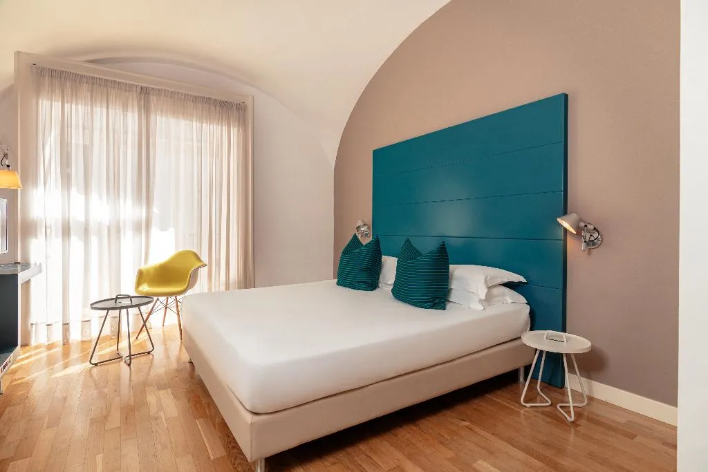 Double or Twin STANDARD Room, Piazza Bellini, Naples