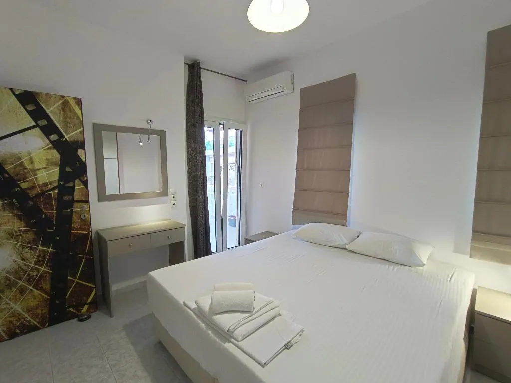 QUADRUPLE DELUXE ONE BEDROOM Room, Albatross Apartments, Crete