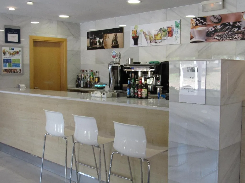 Bar, Holiday Inn Express Valencia Bonaire, Valencia