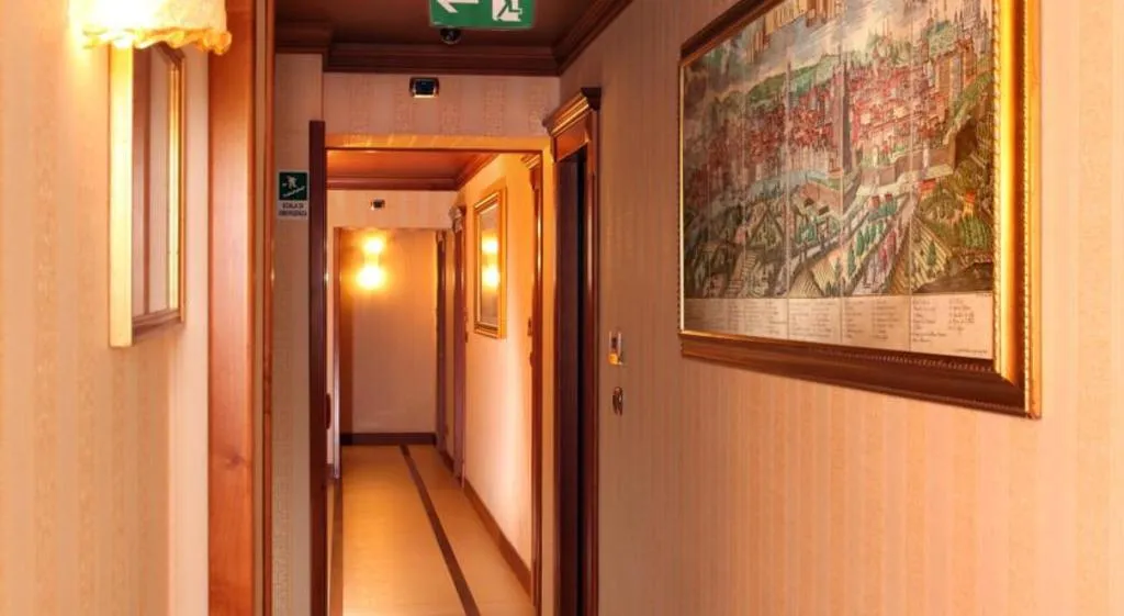 Lobby, Serena, Rome