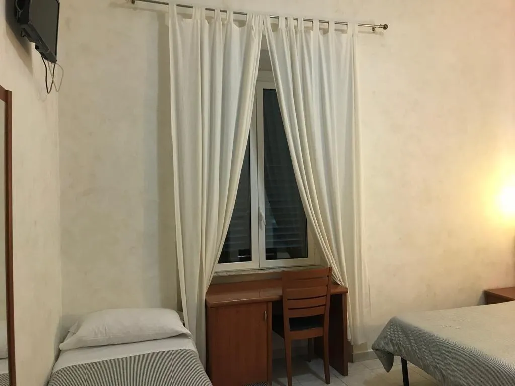 Room, Les Artes, Naples