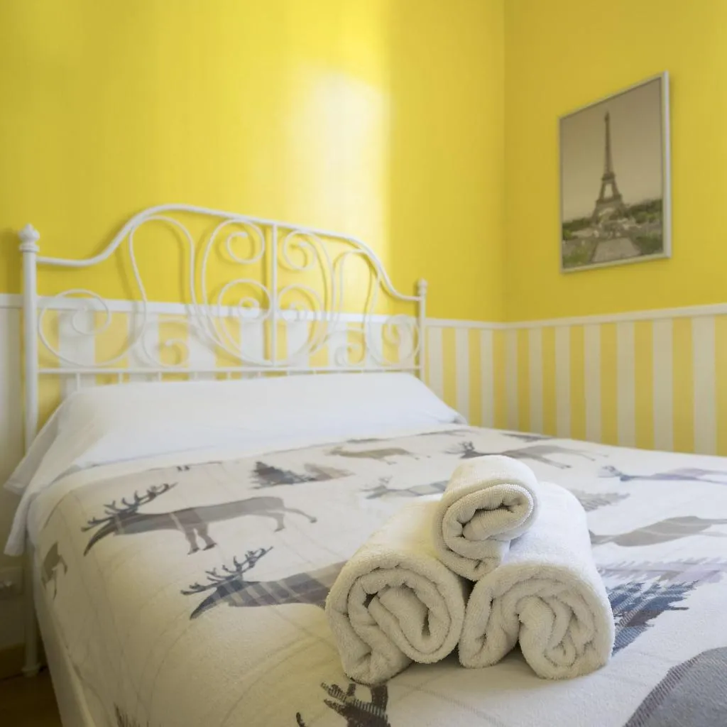 Room, Hostal Apolo Xi, Madrid