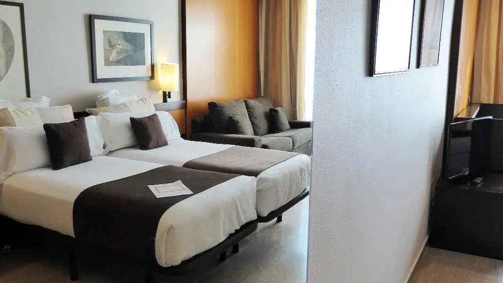 TRIPLE DELUXE Room, Estela Barcelona, Costa Brava