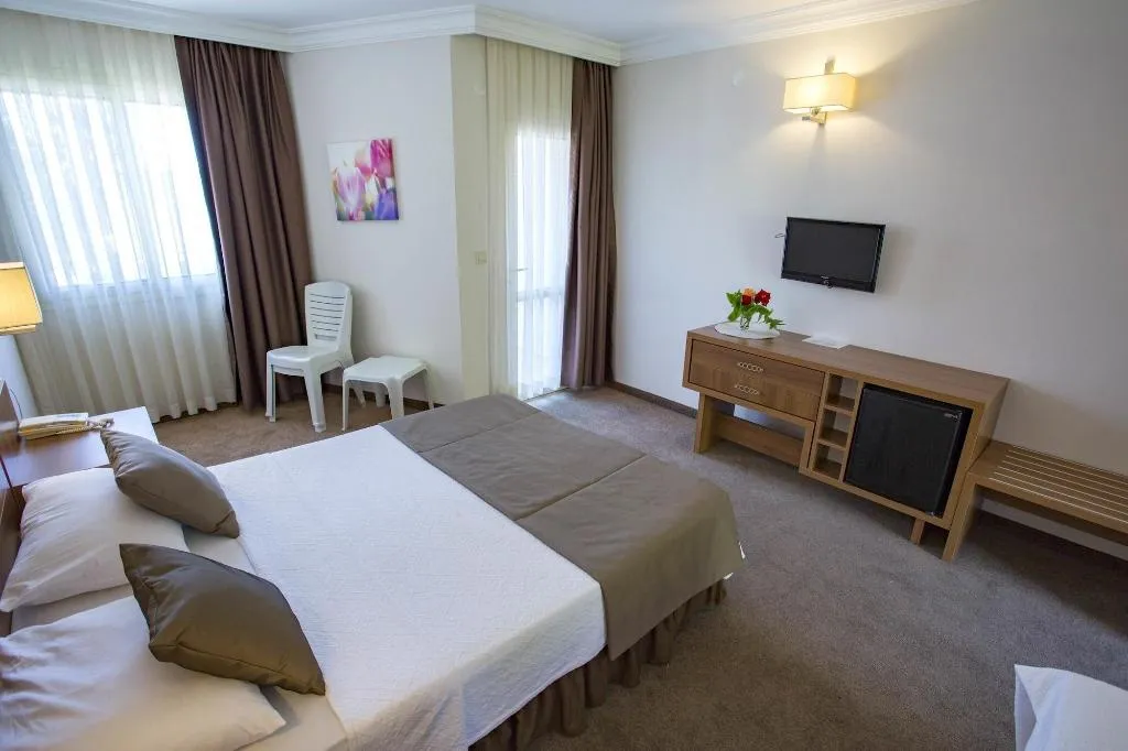 Room, Melis, Izmir